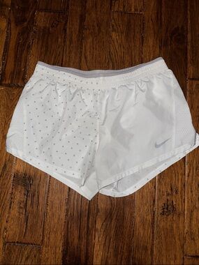 🇺🇸 Nike Women’s White and Gray Star Athletic Shorts